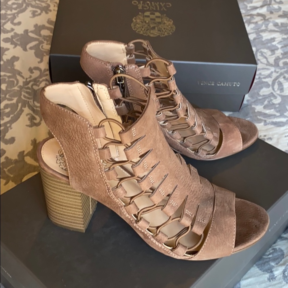 Vince Camuto Briaz Suede Heels Size 7, Like New! - Picture 4 of 8